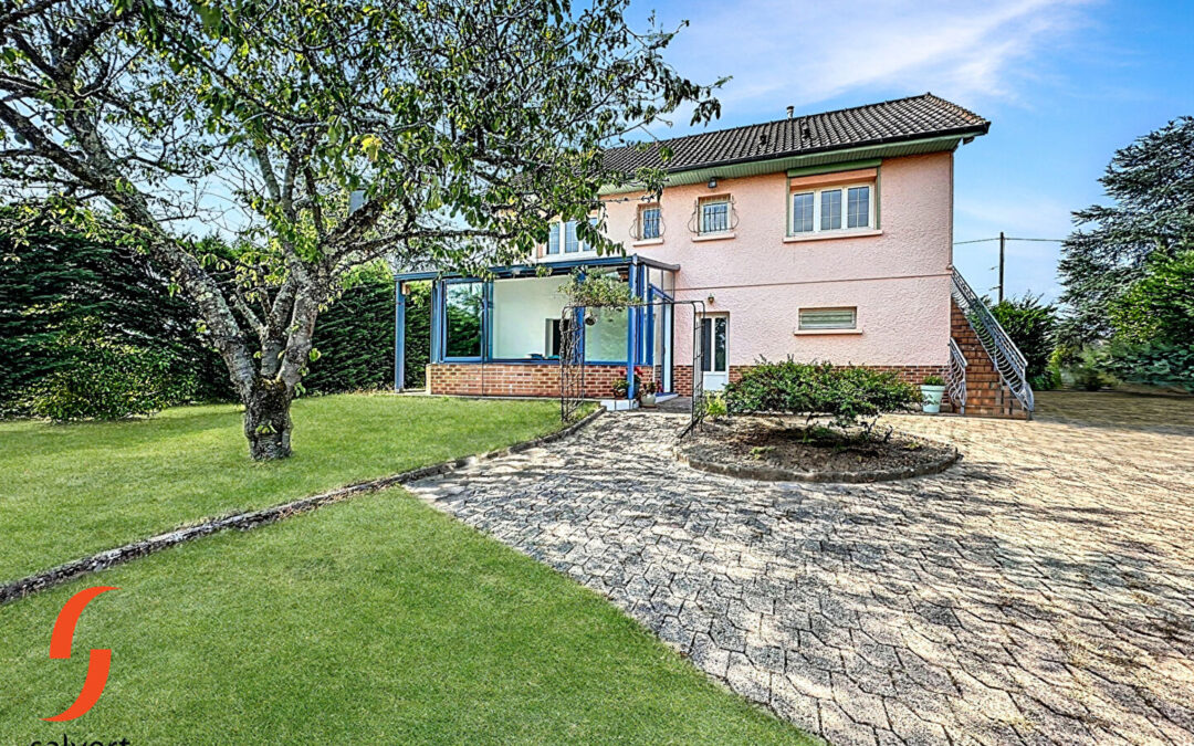 Maison 4 chambres sur parc de 2 062 m² avec hangar