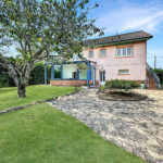 Maison 4 chambres sur parc de 2 062 m² avec hangar