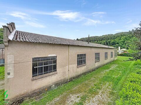 Photo de Local professionnel à CHAMBON SUR VOUEIZE