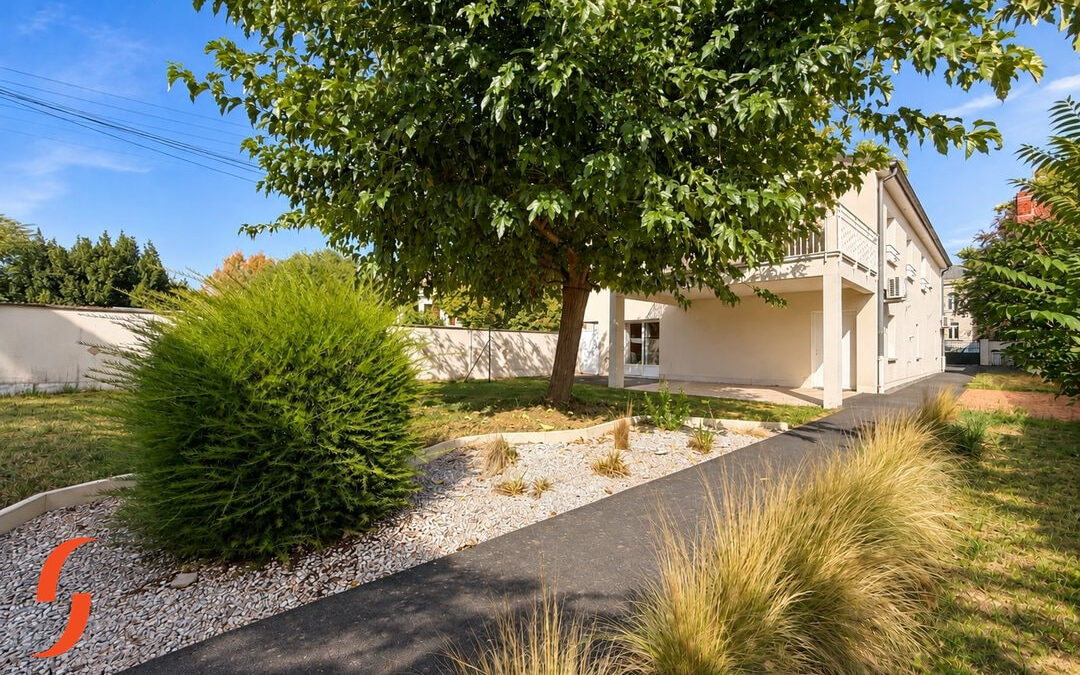 A vendre, Maison 4 chambres, ascenseur, garage, jardin.