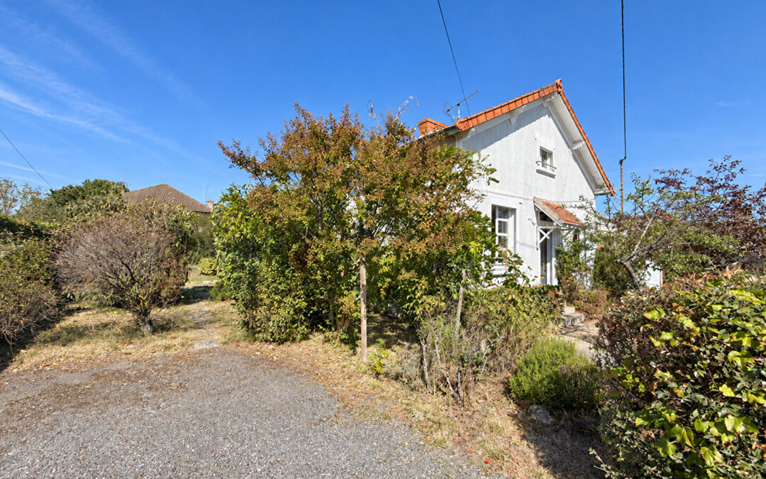 A vendre Maison de plain-pied, 3chambres, Jardin.